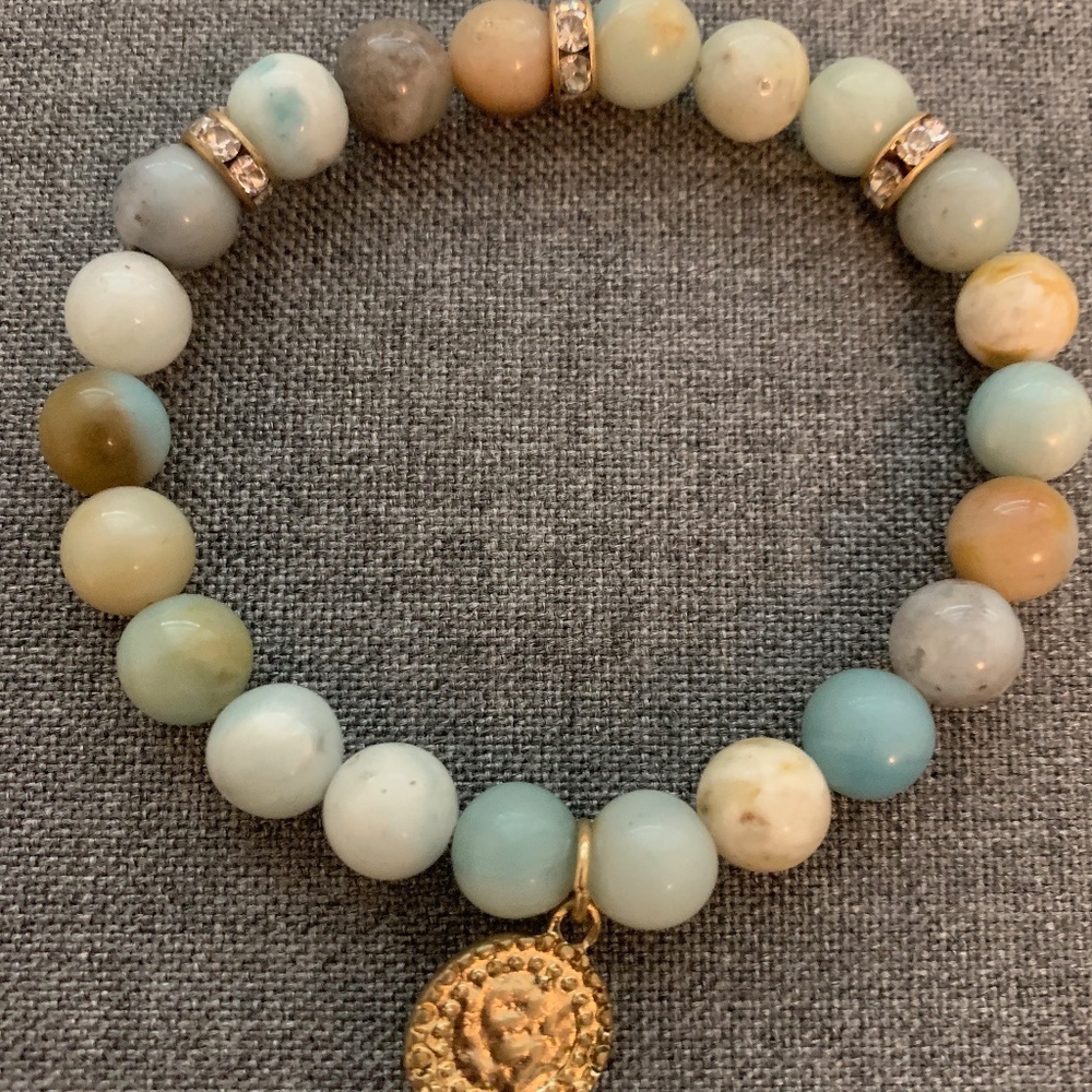 Beaded bracelet w/ gold charm
